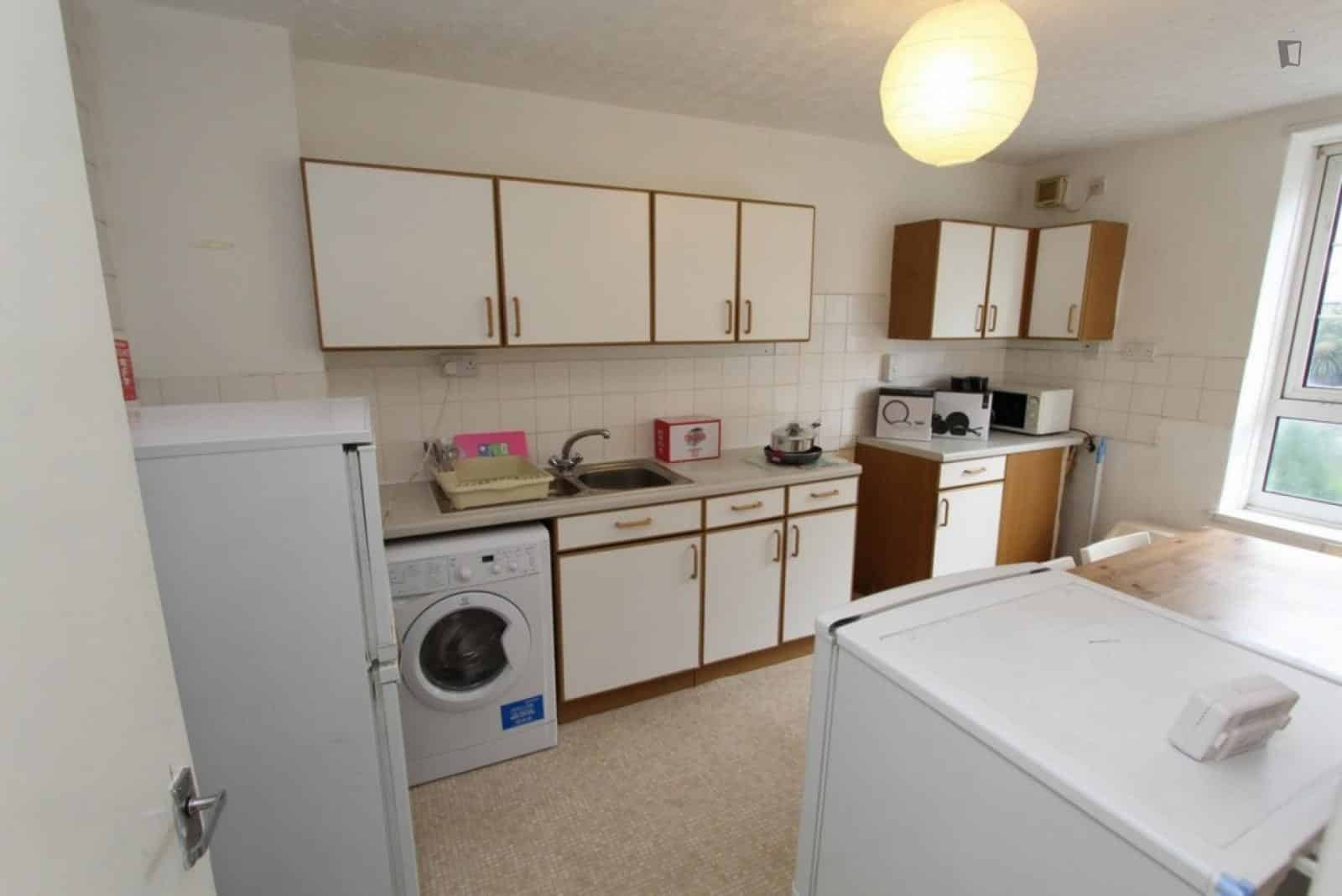 5 Bedroom 1 Bathroom Apartment - Bedroom?w=400&h=260&fit=crop&q=40&auto=format&trim=auto