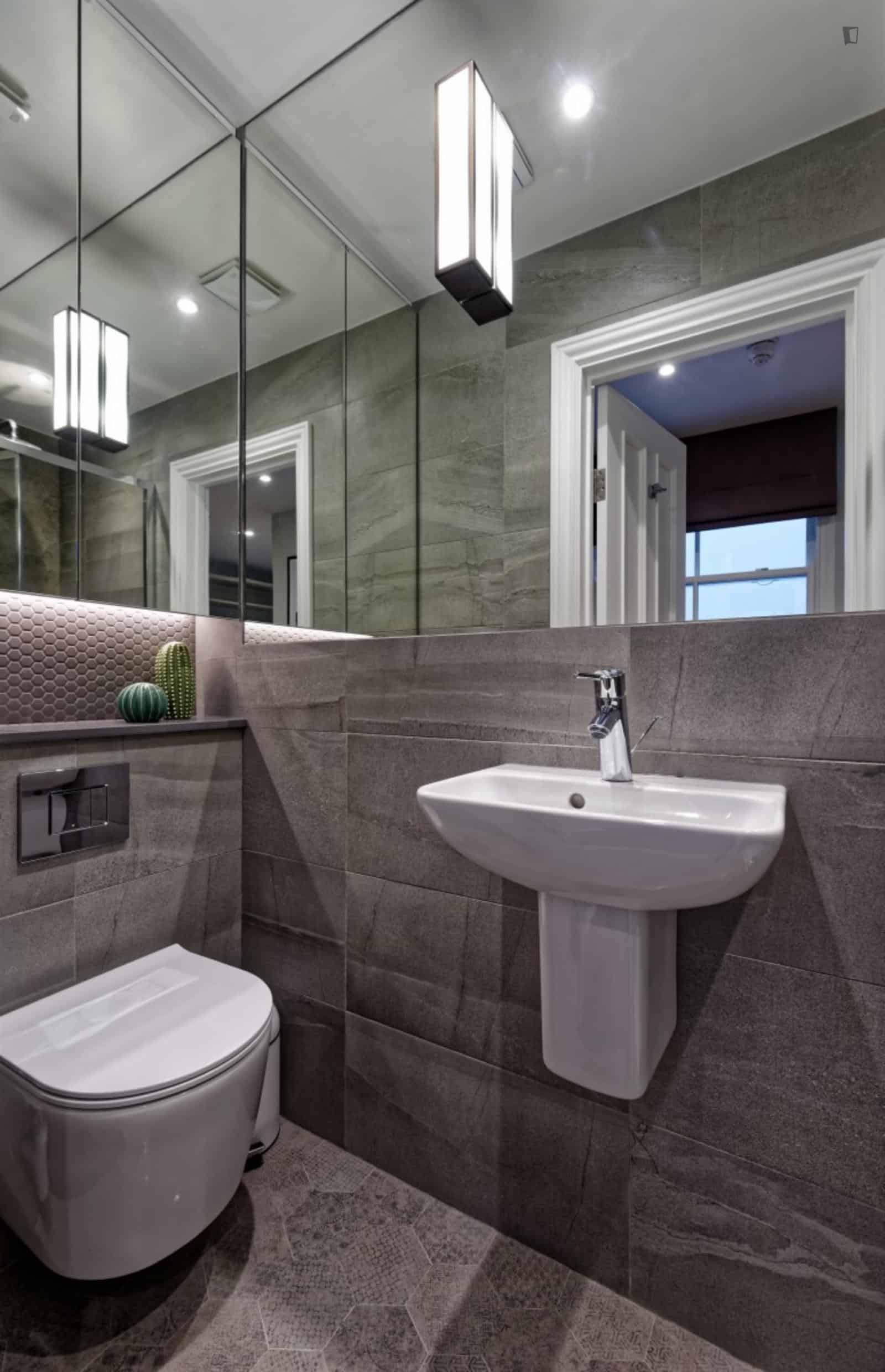 Studio Room, Nottingham Pl, London, W1U 5LT (Studio 9) - London, England, United Kingdom - Studio - Bathroom