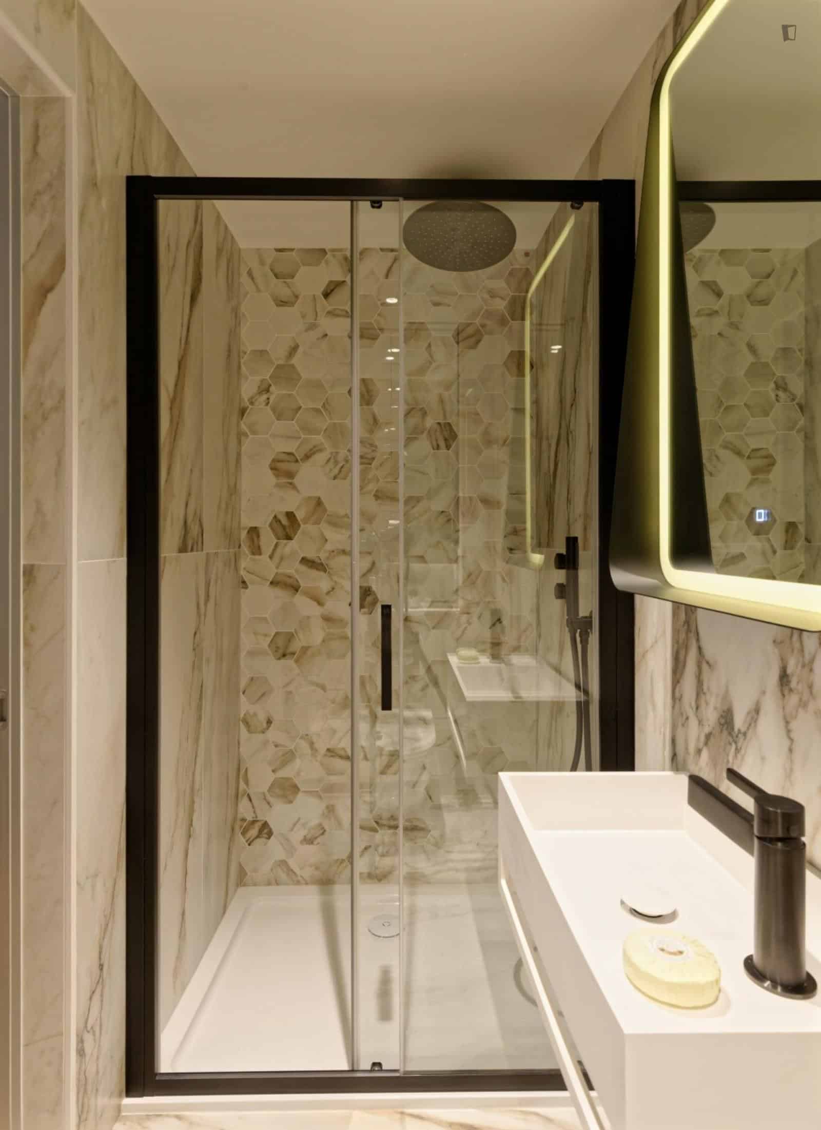 Charming Studio Close To South Kensington Tube, London - London, England, United Kingdom - Studio - Bathroom