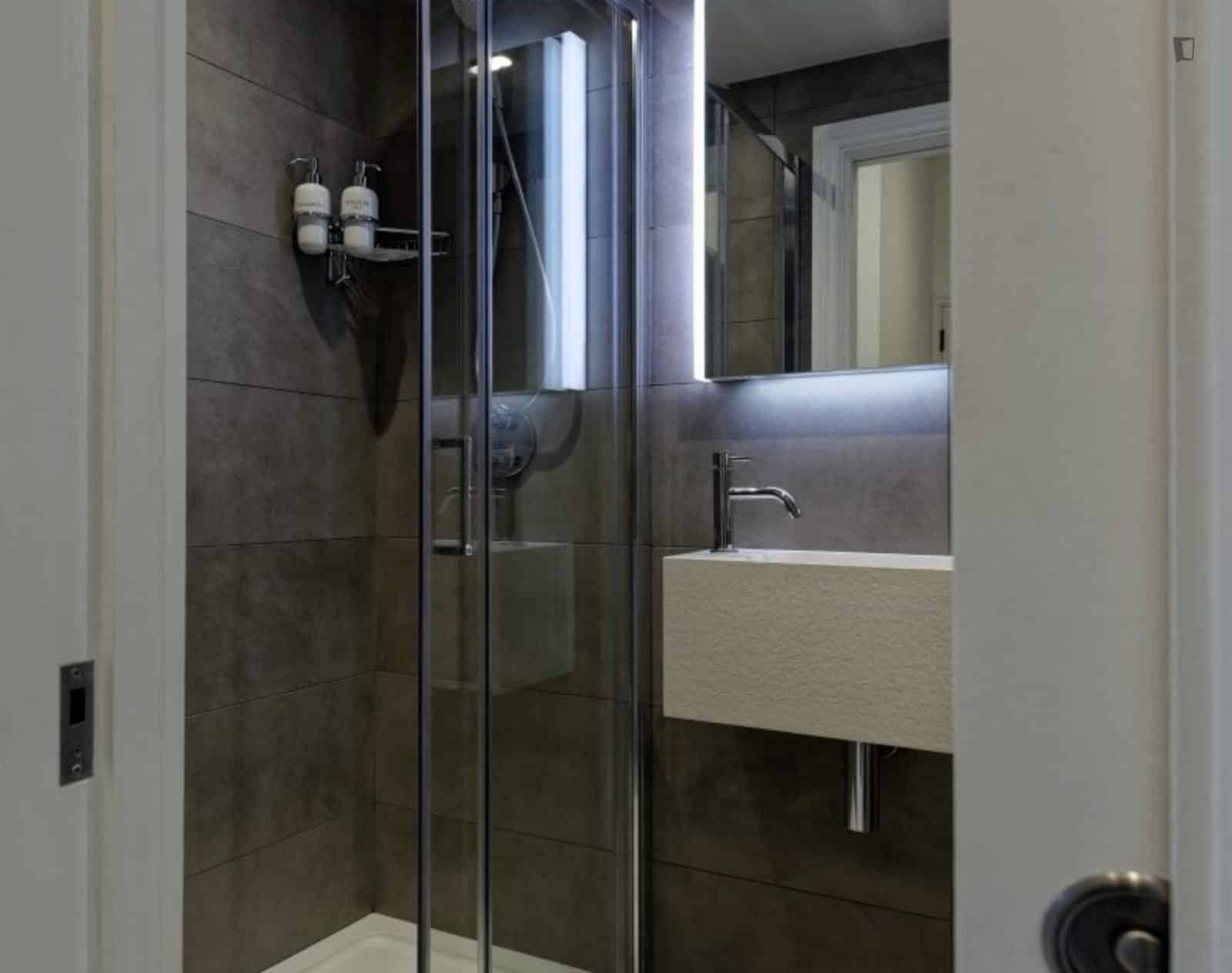 Studio - Amenities?w=400&h=260&fit=crop&q=40&auto=format&trim=auto