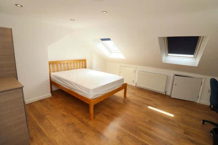 Lovely double bedroom close to Acton Park - Bedroom