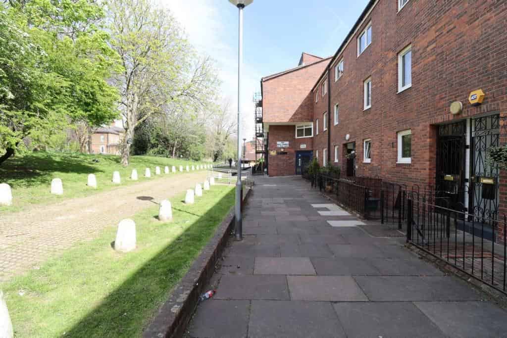 Room in a 5 Bedroom Apartment, St John's Way, London, N19 - London, England, United Kingdom - Exterior