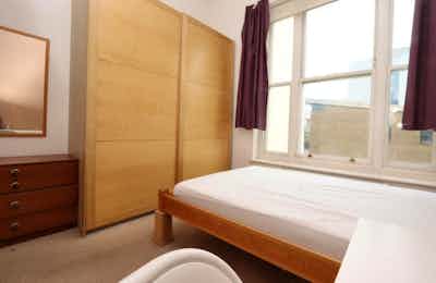 4 Bedroom 1 Bathroom Apartment - Amenities