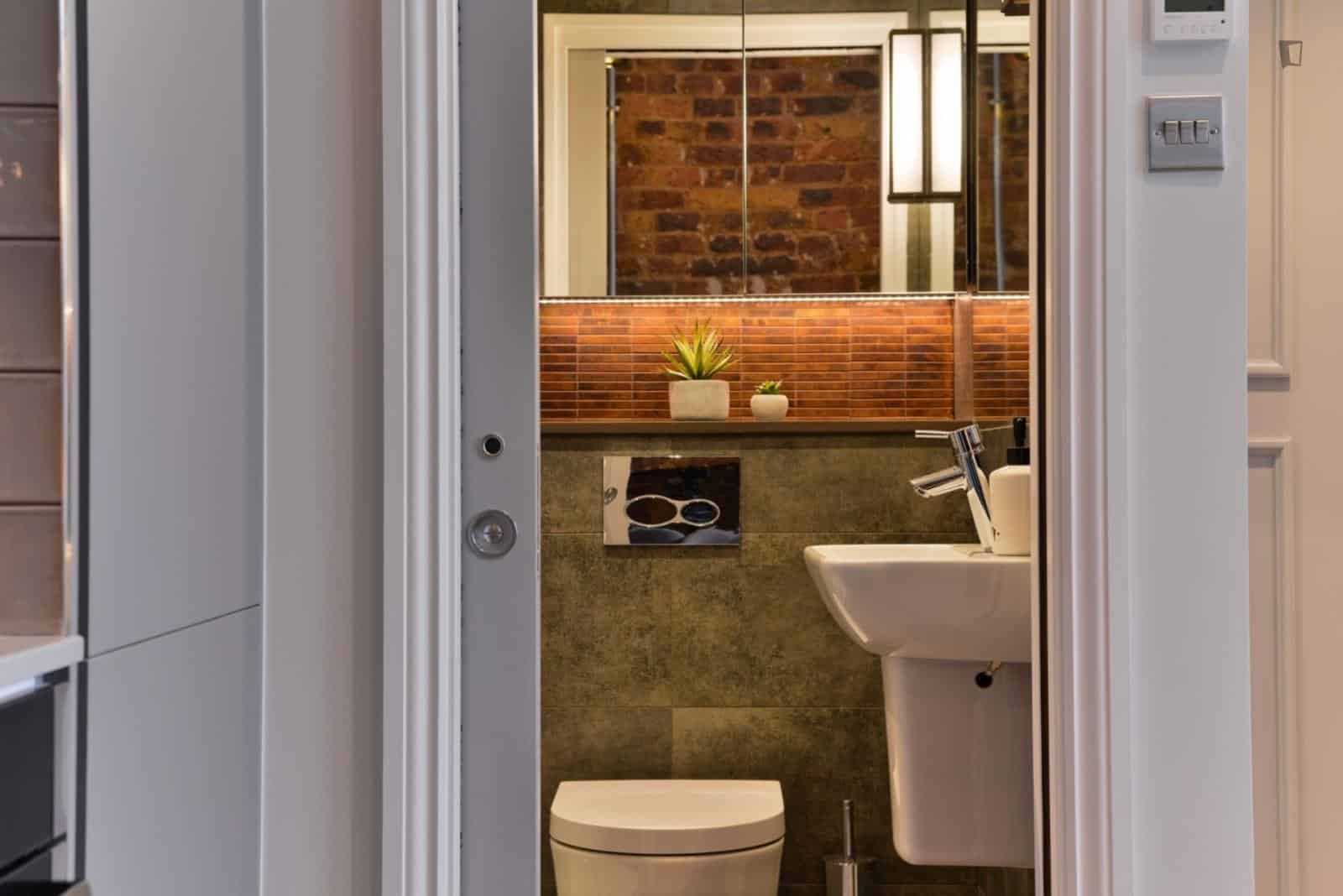 Studio Room, Ladbroke Square, London W11 3NB (Studio 18) - London, England, United Kingdom - Studio - Bathroom