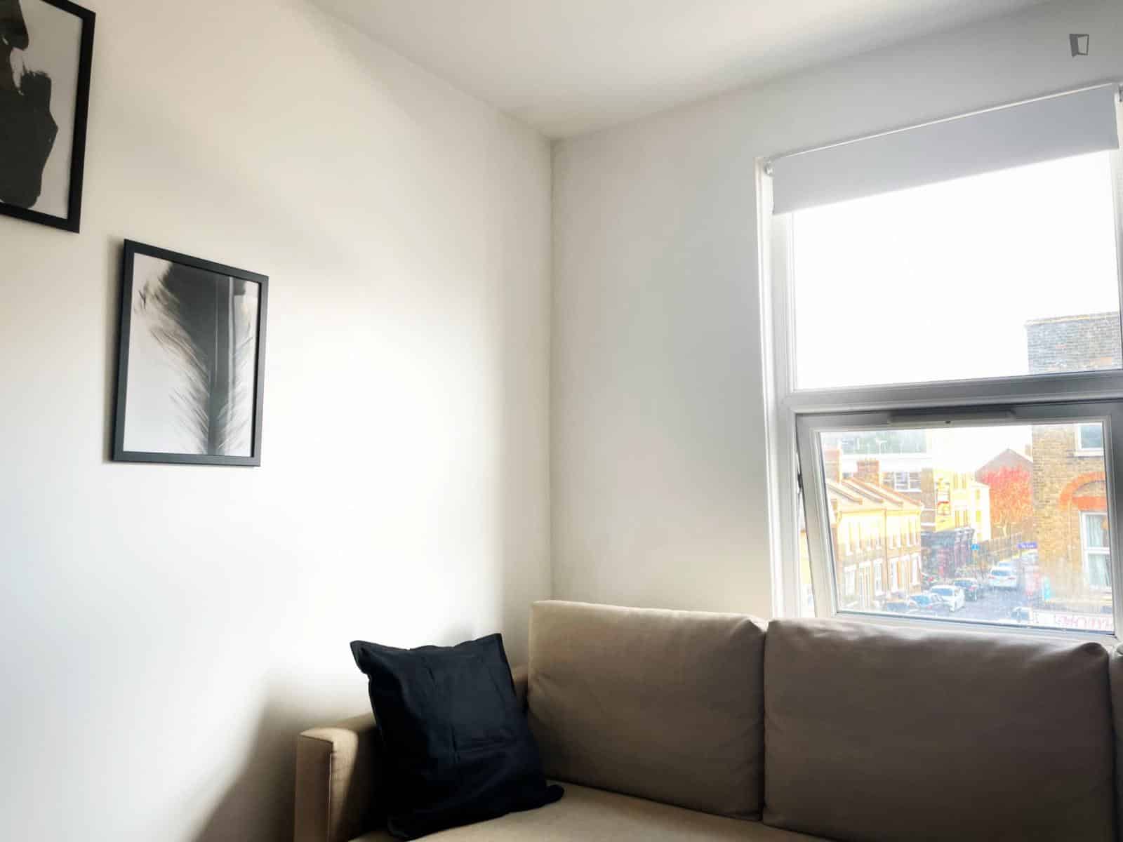 1 Bedroom 1 Bathroom Apartment - Amenities?w=400&h=260&fit=crop&q=40&auto=format&trim=auto