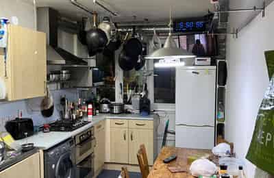 Room in a 2 Bedroom Apartment, Northampton Square, London EC1V 0HB - London, England, United Kingdom - 2 Bedroom 1 Bathroom Apartment - Kitchen