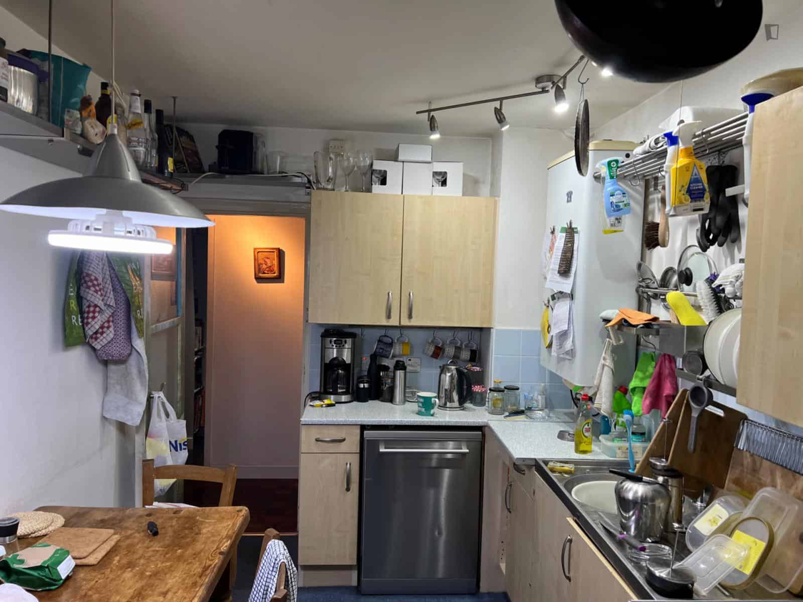 2 Bedroom 1 Bathroom Apartment - Kitchen?w=400&h=260&fit=crop&q=40&auto=format&trim=auto