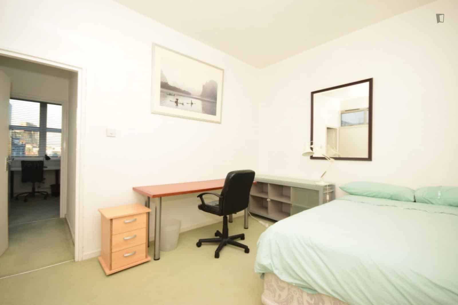 4 Bed - 3 Bath (2) - Bathroom?w=400&h=260&fit=crop&q=40&auto=format&trim=auto