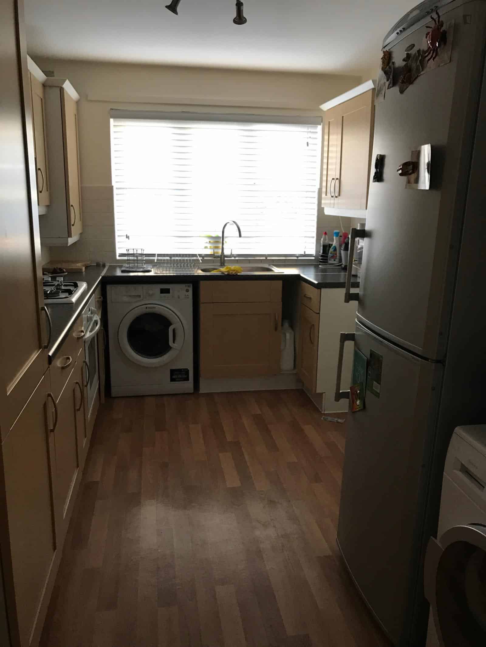3 Bedroom 1 Bathroom Apartment - Bathroom?w=400&h=260&fit=crop&q=40&auto=format&trim=auto