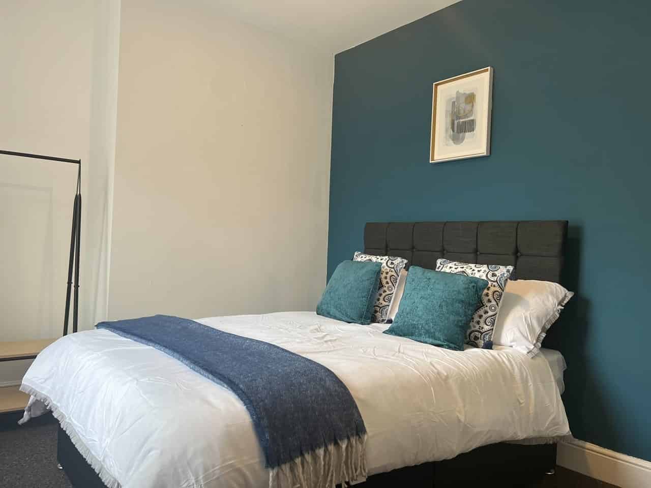 Two Mile Hill Road BS15, Bristol - Bristol, England, United Kingdom - 4 Bedroom 2 Bathroom Apartment - Bedroom
