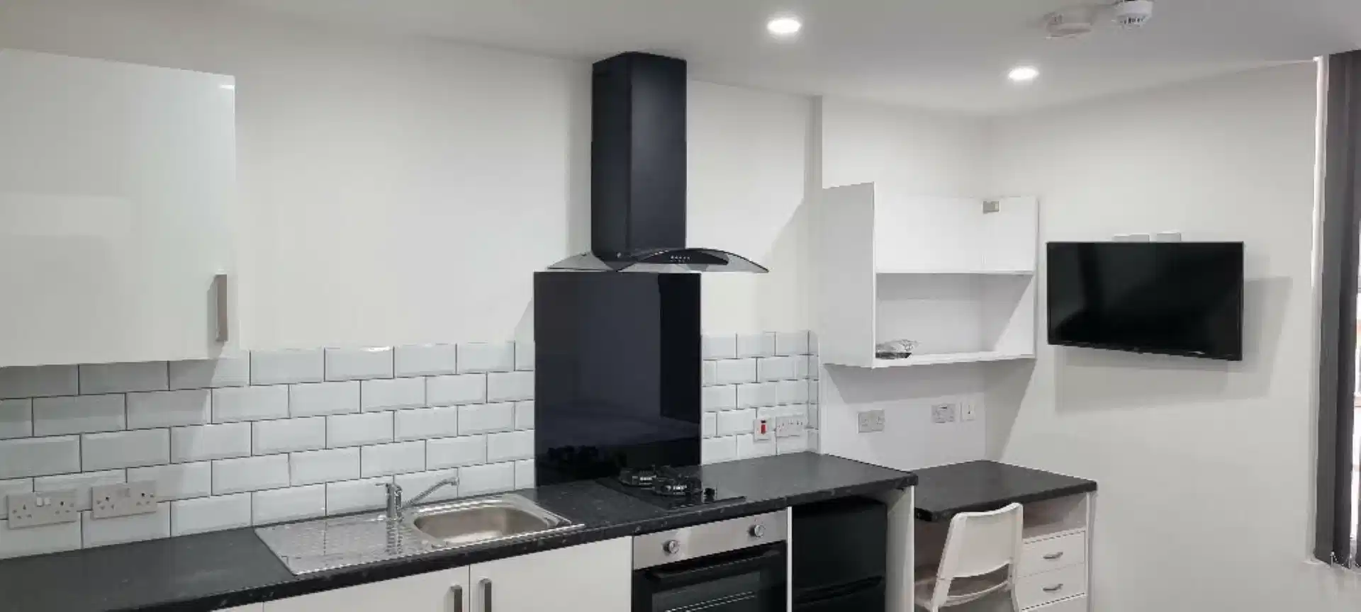 Kitchen?w=400&h=260&fit=crop&q=40&auto=format&trim=auto