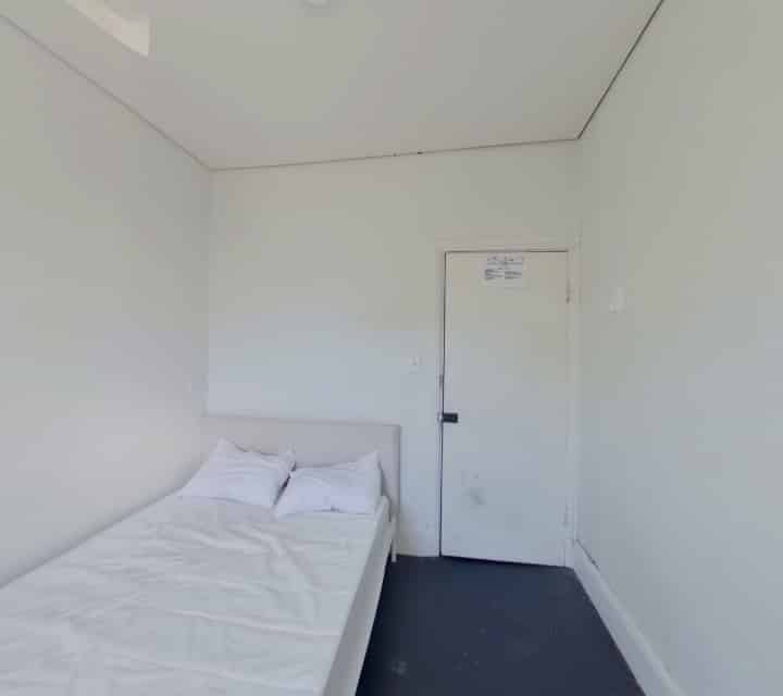 Room in a 10 Bedroom Apartment, 116 Flinders, Darlinghurst, Sydney - Sydney, New South Wales, Australia - Bedroom