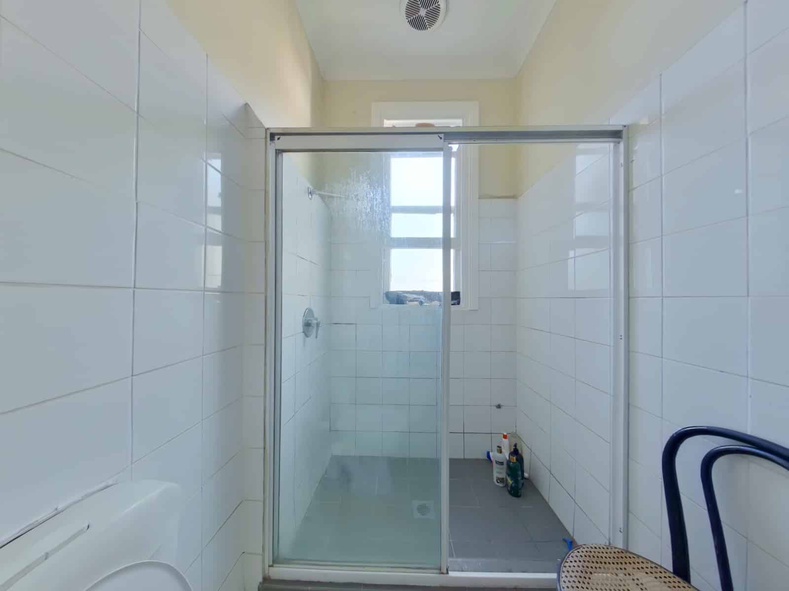 Exterior?w=400&h=260&fit=crop&q=40&auto=format&trim=auto
