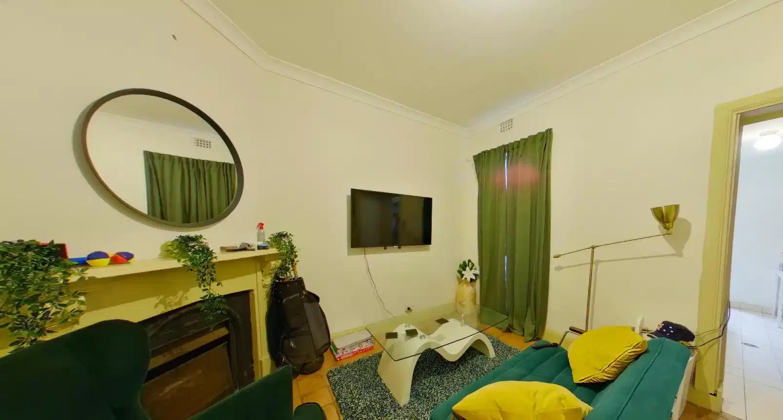 Common Area?w=400&h=260&fit=crop&q=40&auto=format&trim=auto
