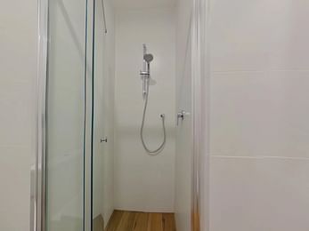 Room B2 - Bathroom
