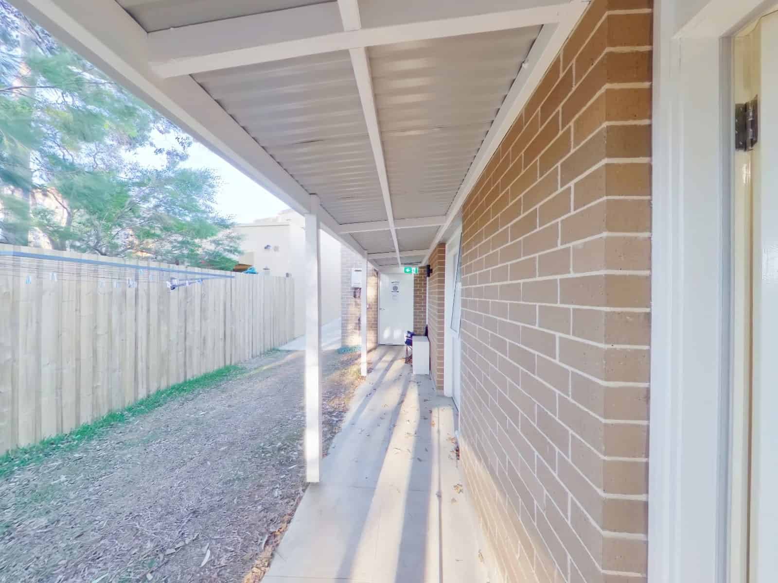 Exterior?w=400&h=260&fit=crop&q=40&auto=format&trim=auto