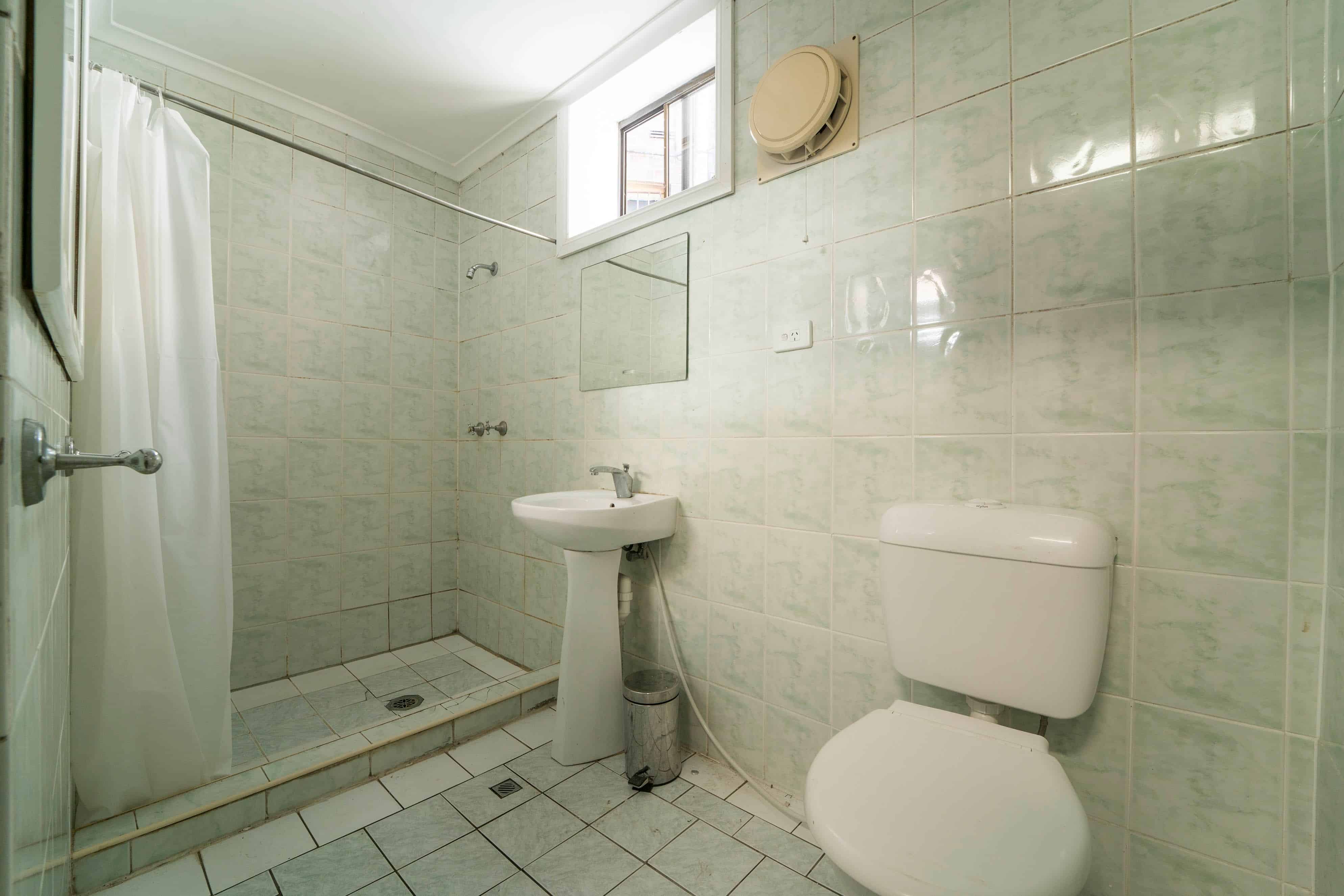 Common Area?w=400&h=260&fit=crop&q=40&auto=format&trim=auto