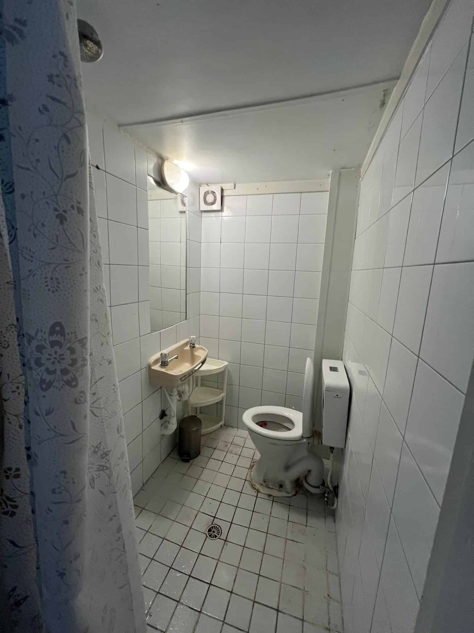 Amenities?w=400&h=260&fit=crop&q=40&auto=format&trim=auto