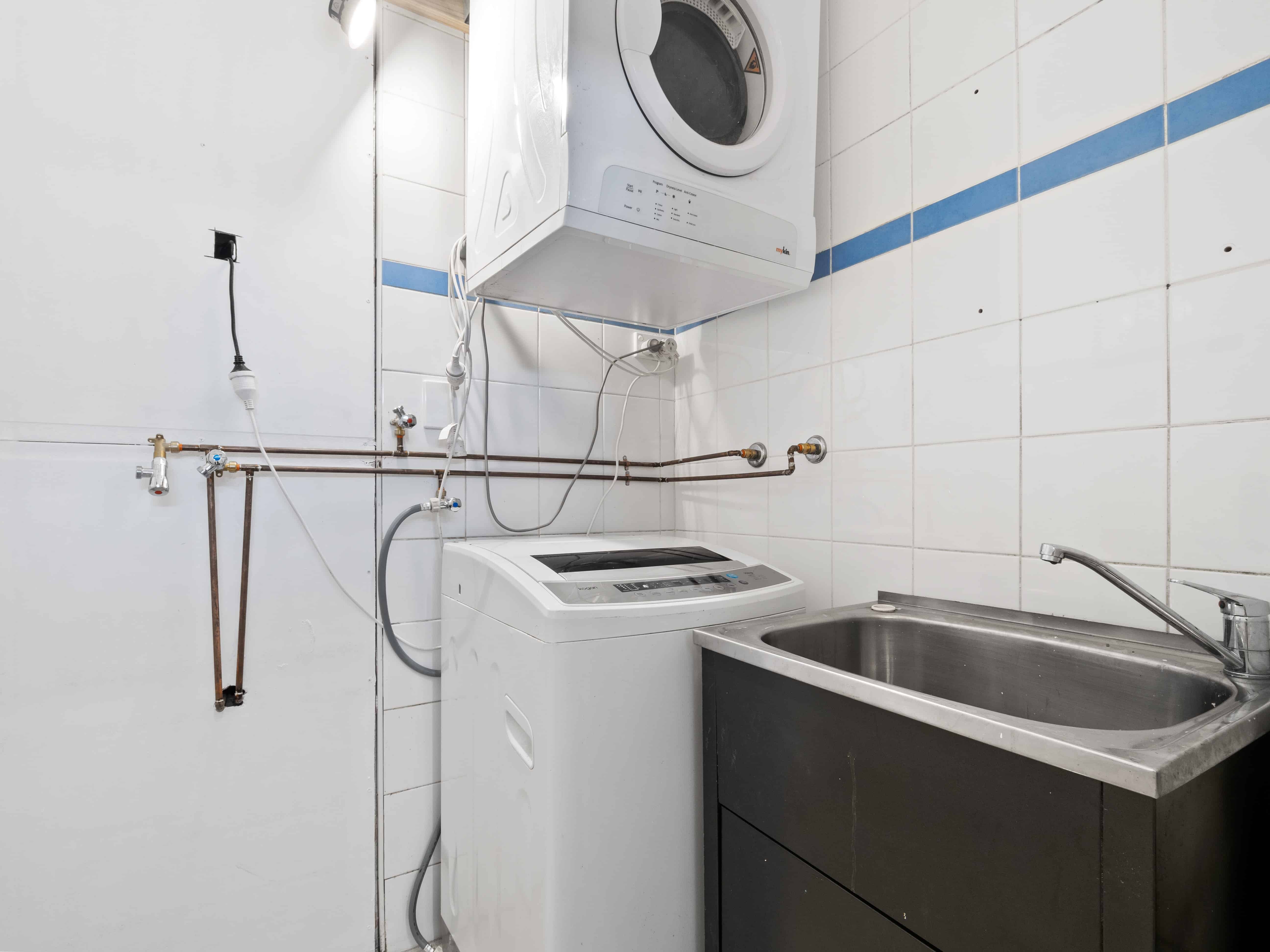 Room in a 17 Bedroom Apartment, 510 Cleveland, Surry Hills, Sydney - Sydney, New South Wales, Australia - Amenities