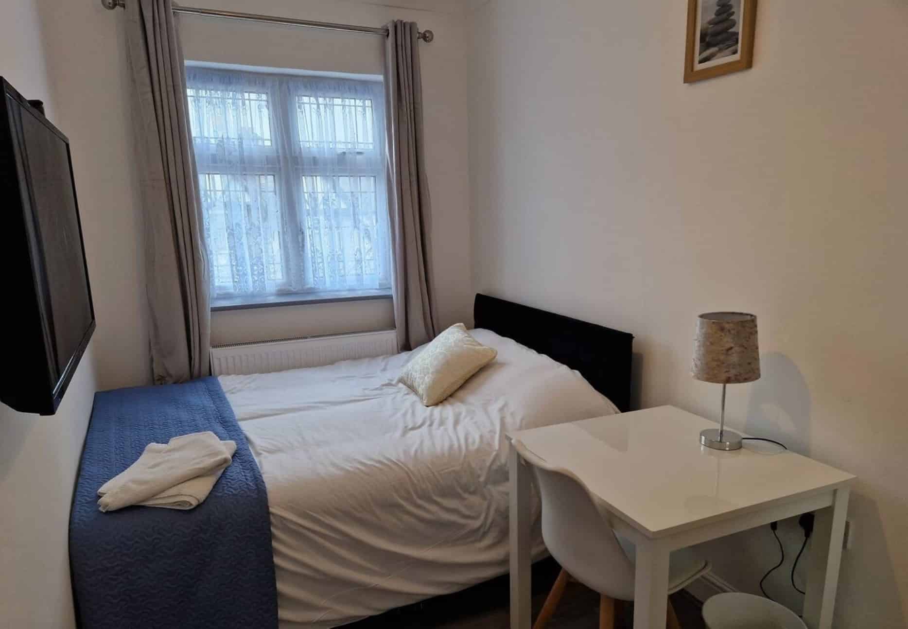 Redbridge Lane East IG4, London - London, England, United Kingdom - 8 Bed - 4 Bath - Bedroom