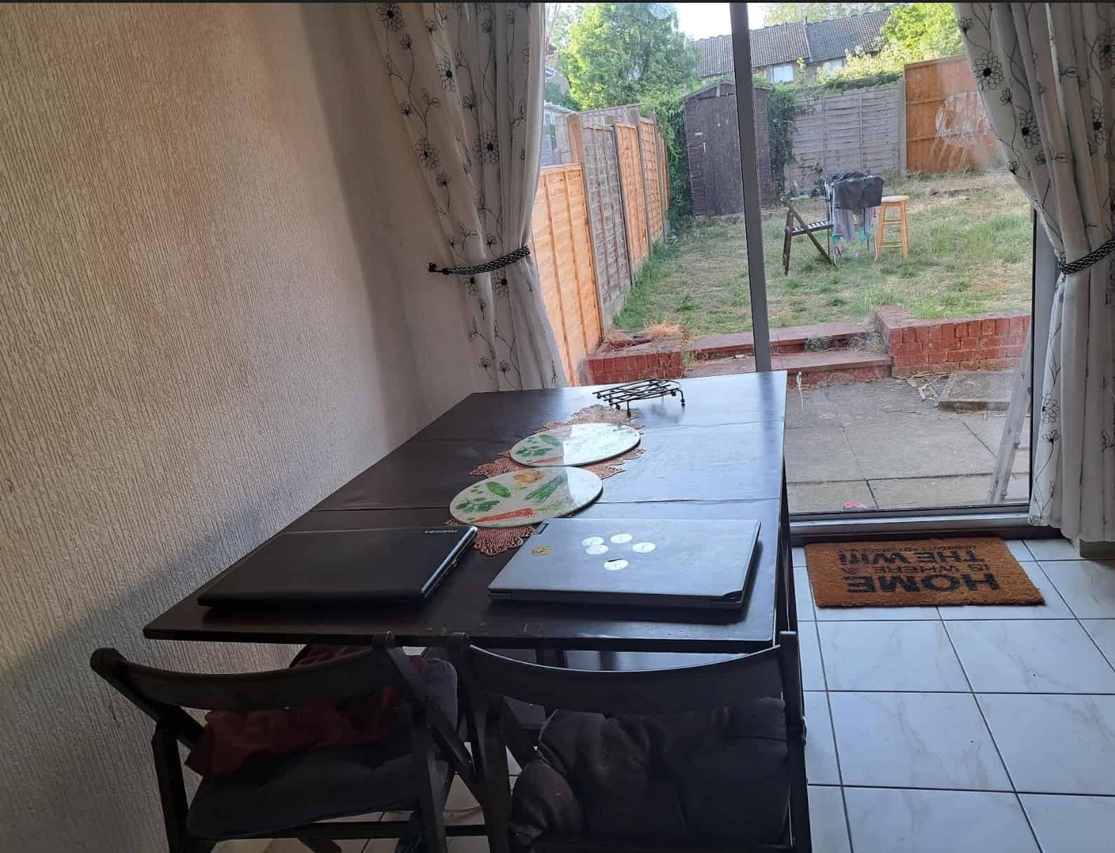 Laing Close IG6, London - London, England, United Kingdom - 4 Bed 1 Bath - Common Area