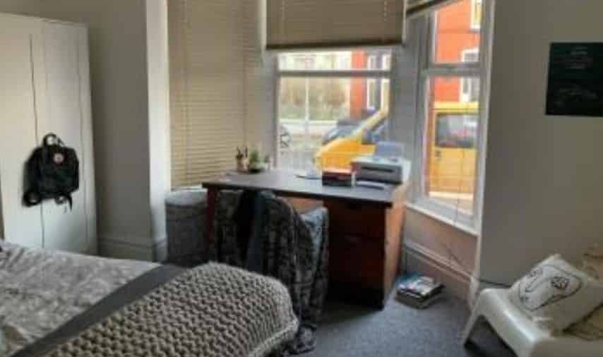 Russell Road, Liverpool - Liverpool, England, United Kingdom - 2 Smaller Bedrooms In 6 Bedroom Apartment - Bedroom