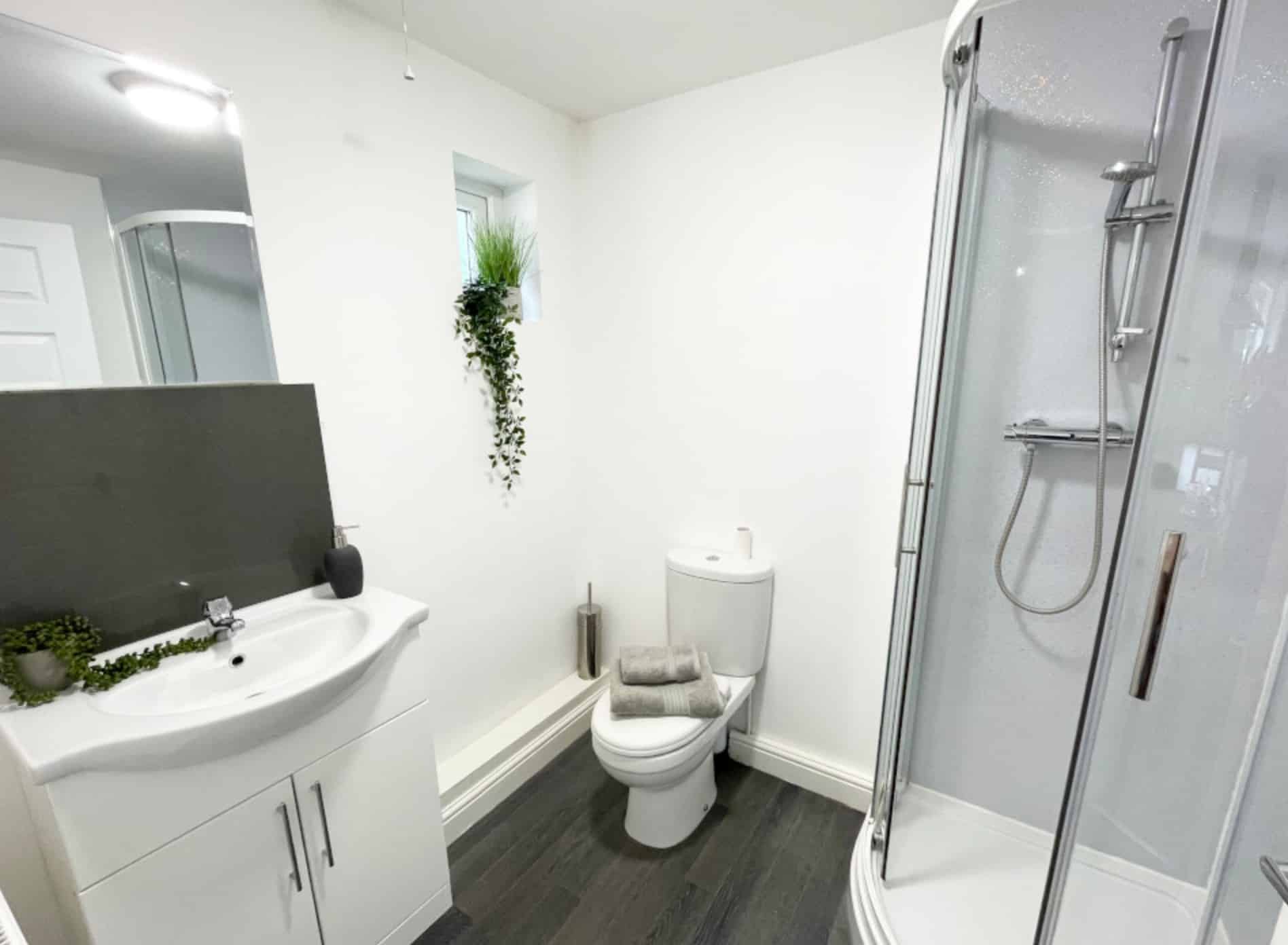 6 Bed 2 Bath - Amenities?w=400&h=260&fit=crop&q=40&auto=format&trim=auto