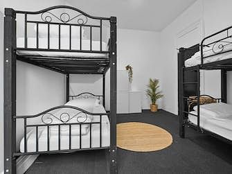 4 Beds Share Room - Bedroom