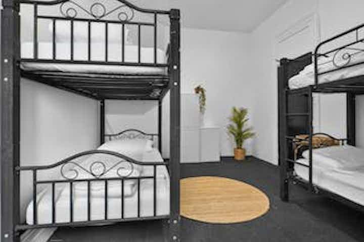 4 Beds Share Room - Bedroom