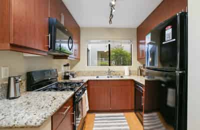 Common Area?w=400&h=260&fit=crop&q=40&auto=format&trim=auto