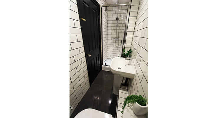 Common Area?w=400&h=260&fit=crop&q=40&auto=format&trim=auto