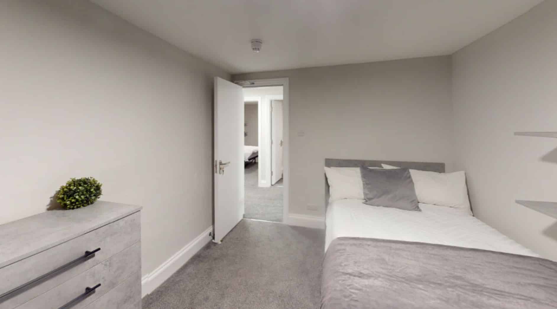 Queens Road BS8, Bristol - Bristol, England, United Kingdom - 9 Bedroom 2 Bathroom - Bedroom