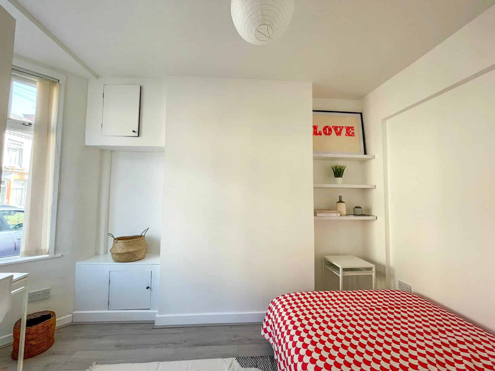 Bathroom?w=400&h=260&fit=crop&q=40&auto=format&trim=auto
