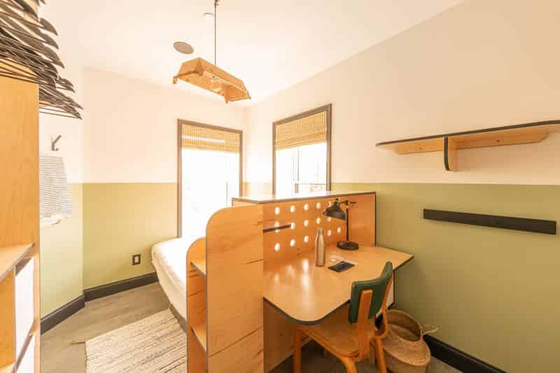 Common Area?w=400&h=260&fit=crop&q=40&auto=format&trim=auto