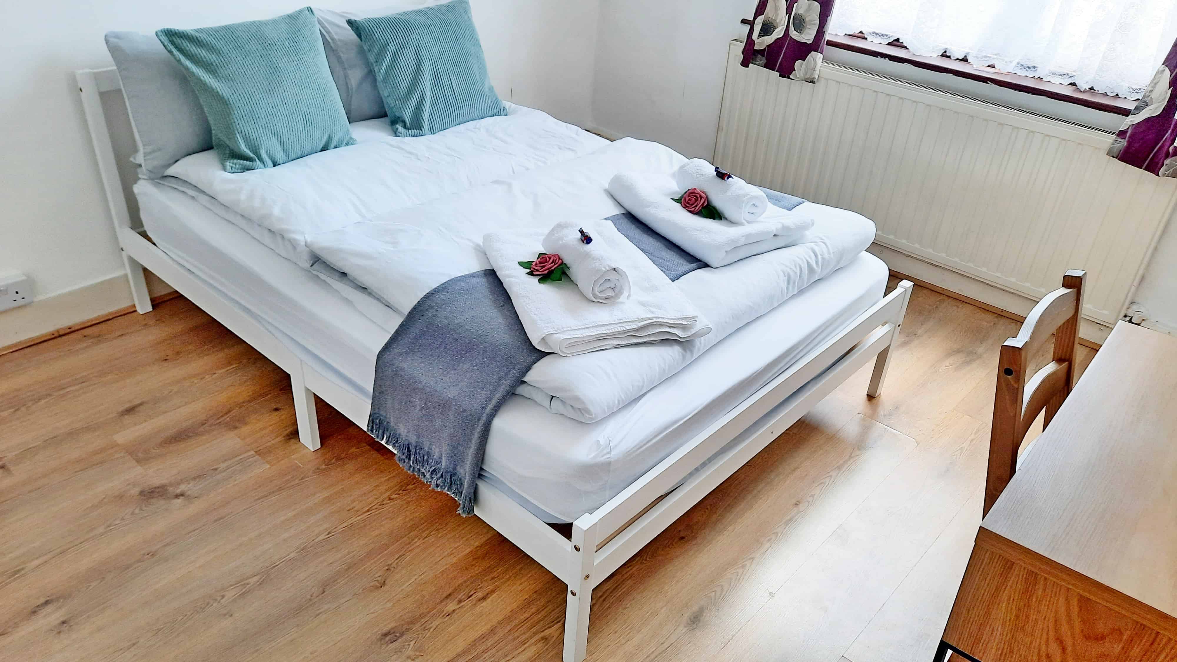 Lyndhurst Gardens IG11, London - London, England, United Kingdom - 2 Bedrooms 1 Bathroom Apartment - Bedroom