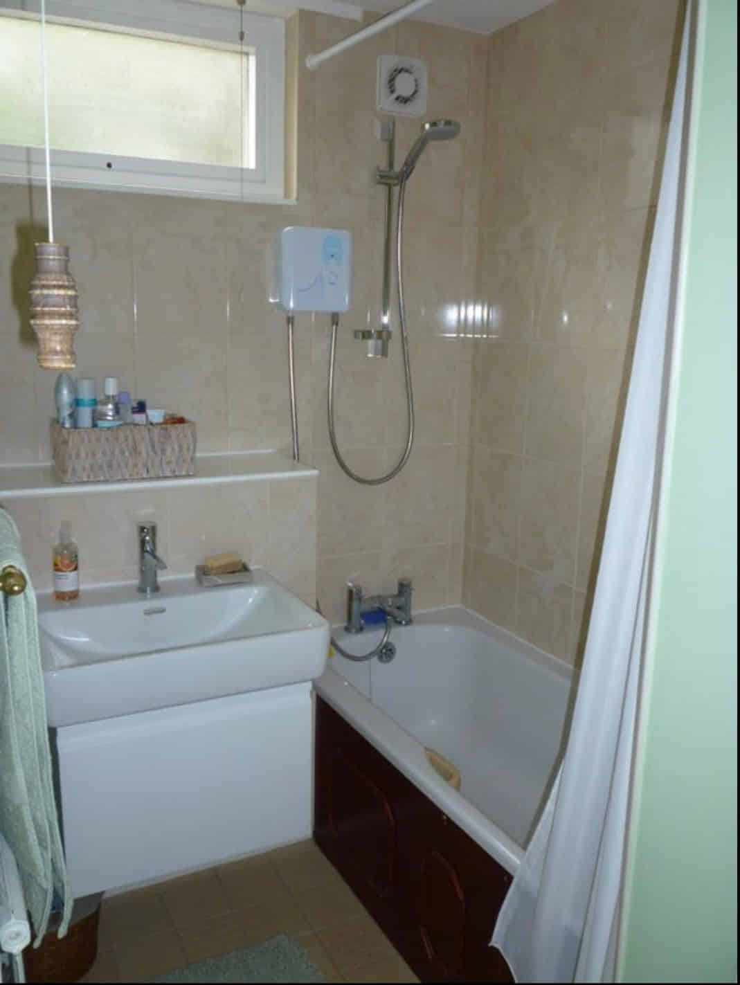 3 Bedroom 1 Bathroom - Bathroom?w=400&h=260&fit=crop&q=40&auto=format&trim=auto