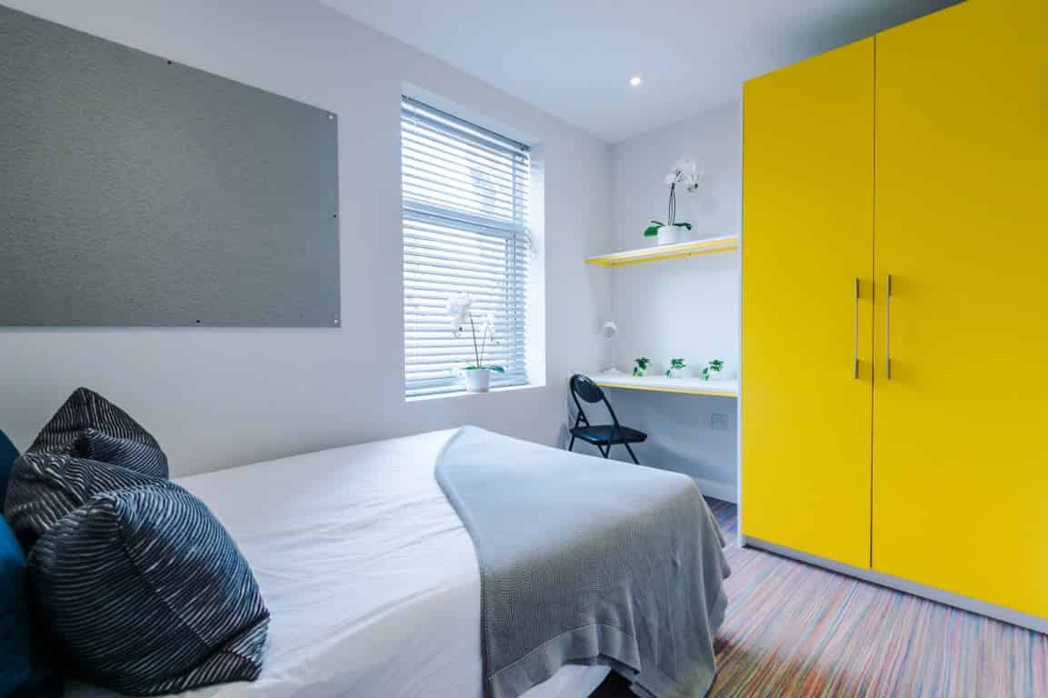 Room in a 4 Bedroom Apartment, 90 Ashford Street, Stoke-on-Trent ST4 2EN - Stoke-on-Trent, England, United Kingdom - 4 Bed Flat - Bedroom