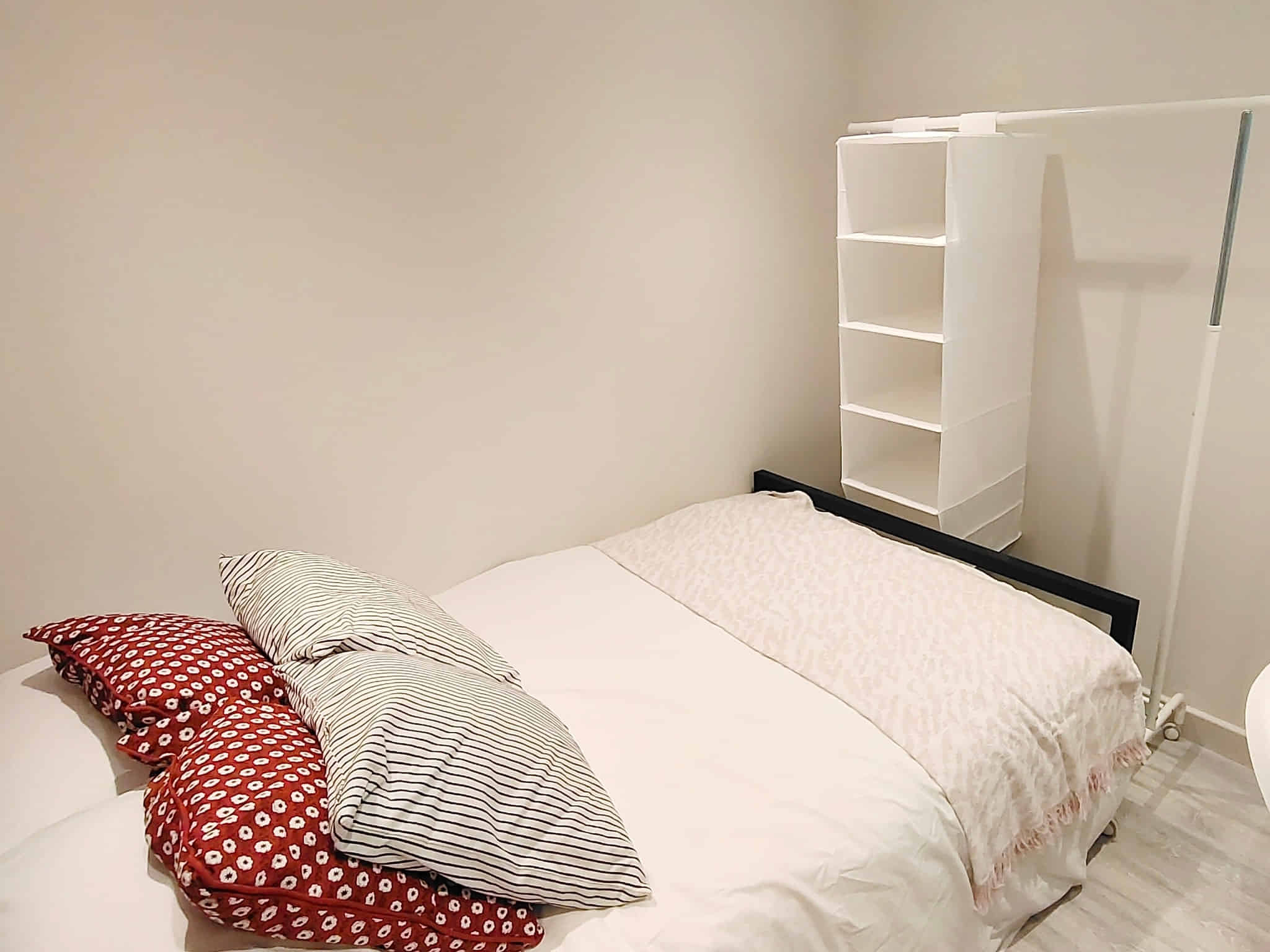 Addison Gardens W14, London - London, England, United Kingdom - 1 Bedroom 1 Bathroom - Bedroom