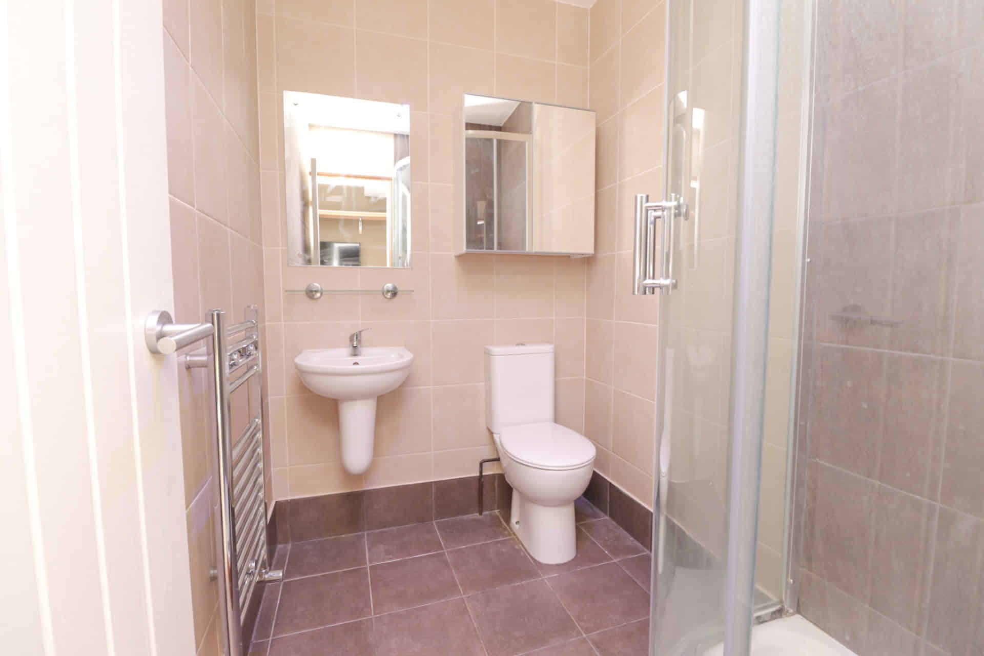 Studio Room, The Avenue, Lincoln, LN1 1PD - Lincoln, England, United Kingdom - 7 Bedroom 7 Bathroom Apartment - 3 - Bathroom