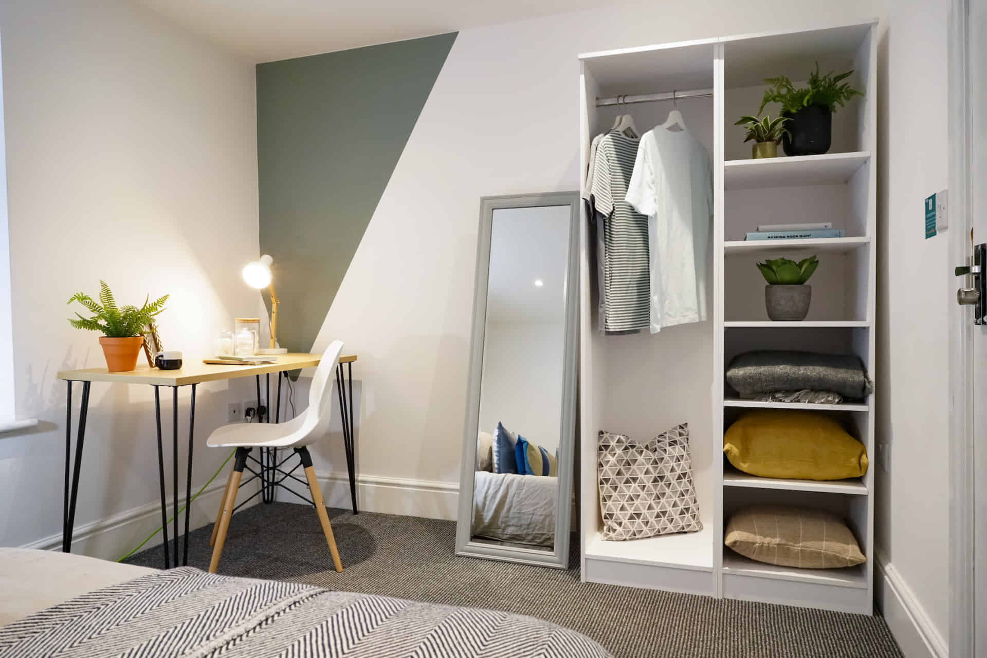 Room in a 4 Bedroom Apartment, 24 West Parade, Lincoln LN1 1HY - Lincoln, England, United Kingdom - 4 Bedroom 4 Bedroom Apartment - 3 - Amenities