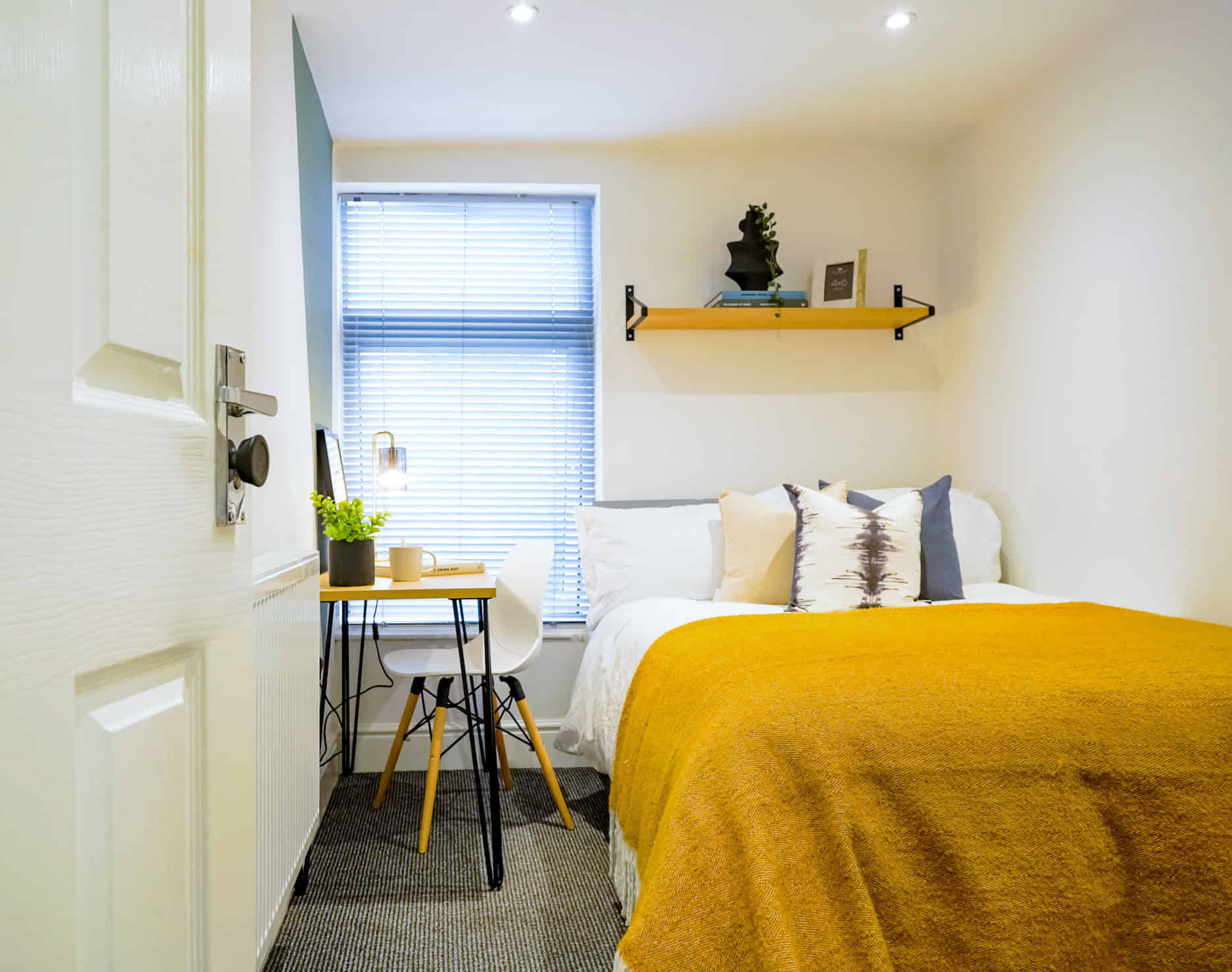 Room in a 6 Bedroom Apartment, 148 West Parade, Lincoln LN1 1QL - Lincoln, England, United Kingdom - 6 Bedroom 2 Bathroom Apartment - 2 - Bedroom