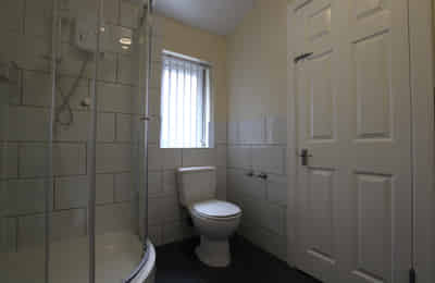Room in a 6 Bedroom Apartment, 46 Bankfield Ave, Manchester M13 0ZP - Manchester, England, United Kingdom - 6 Bedroom 2 Bathroom 3 - Bathroom