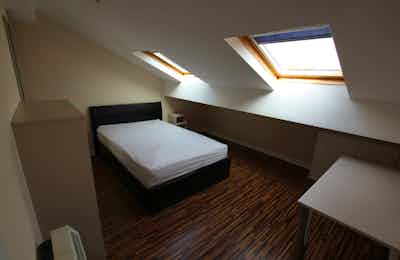 5 Bedroom Apartment - Bedroom