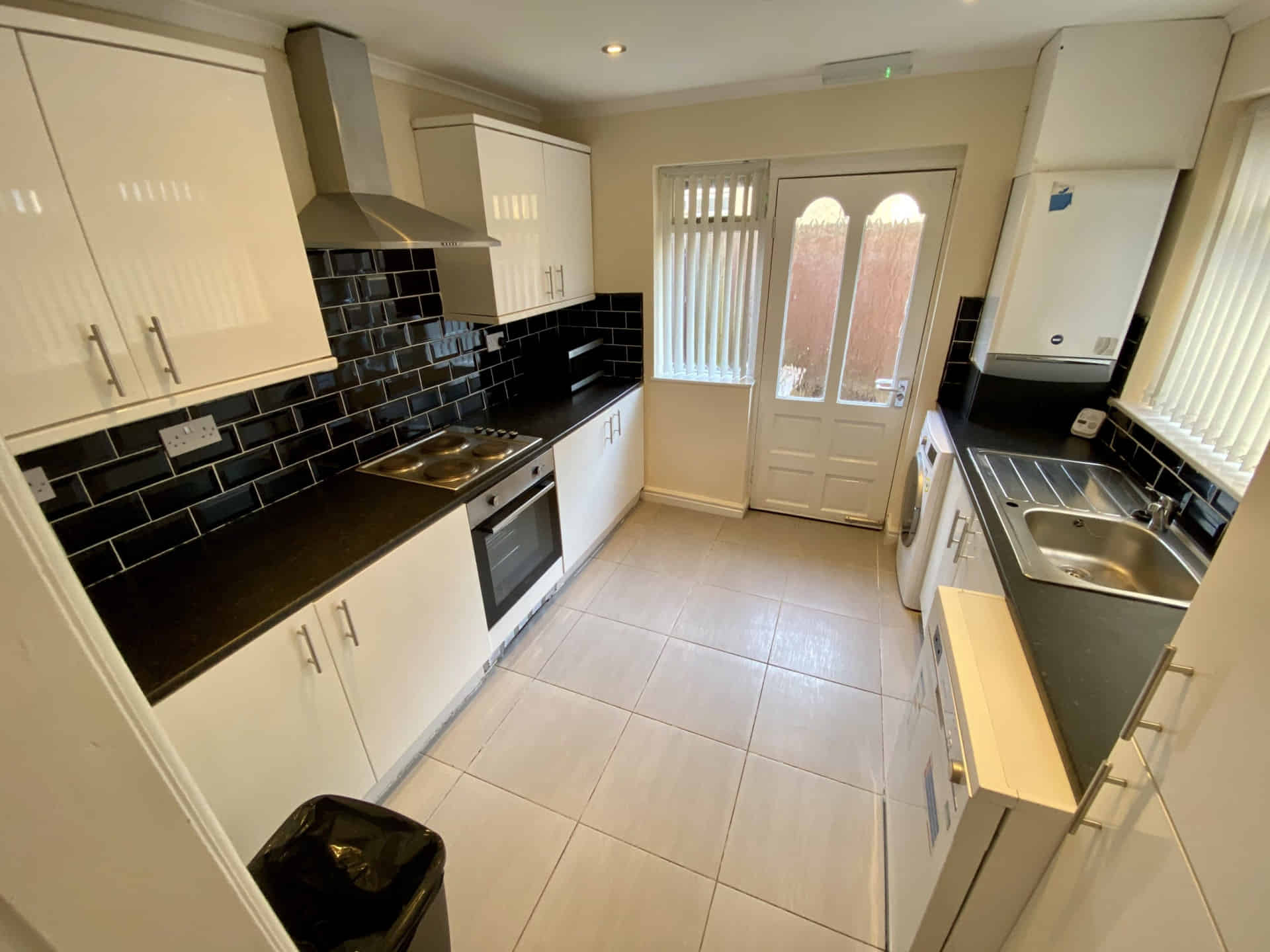 Room in a 4 Bedroom Apartment, 124 Adelaide Rd, Liverpool L7 8SH - Liverpool, England, United Kingdom - 4 Bedroom 1 Bathroom Apartment - 2 - Kitchen