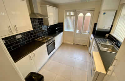 Room in a 4 Bedroom Apartment, 124 Adelaide Rd, Liverpool L7 8SH - Liverpool, England, United Kingdom - 4 Bedroom 1 Bathroom Apartment - 2 - Kitchen