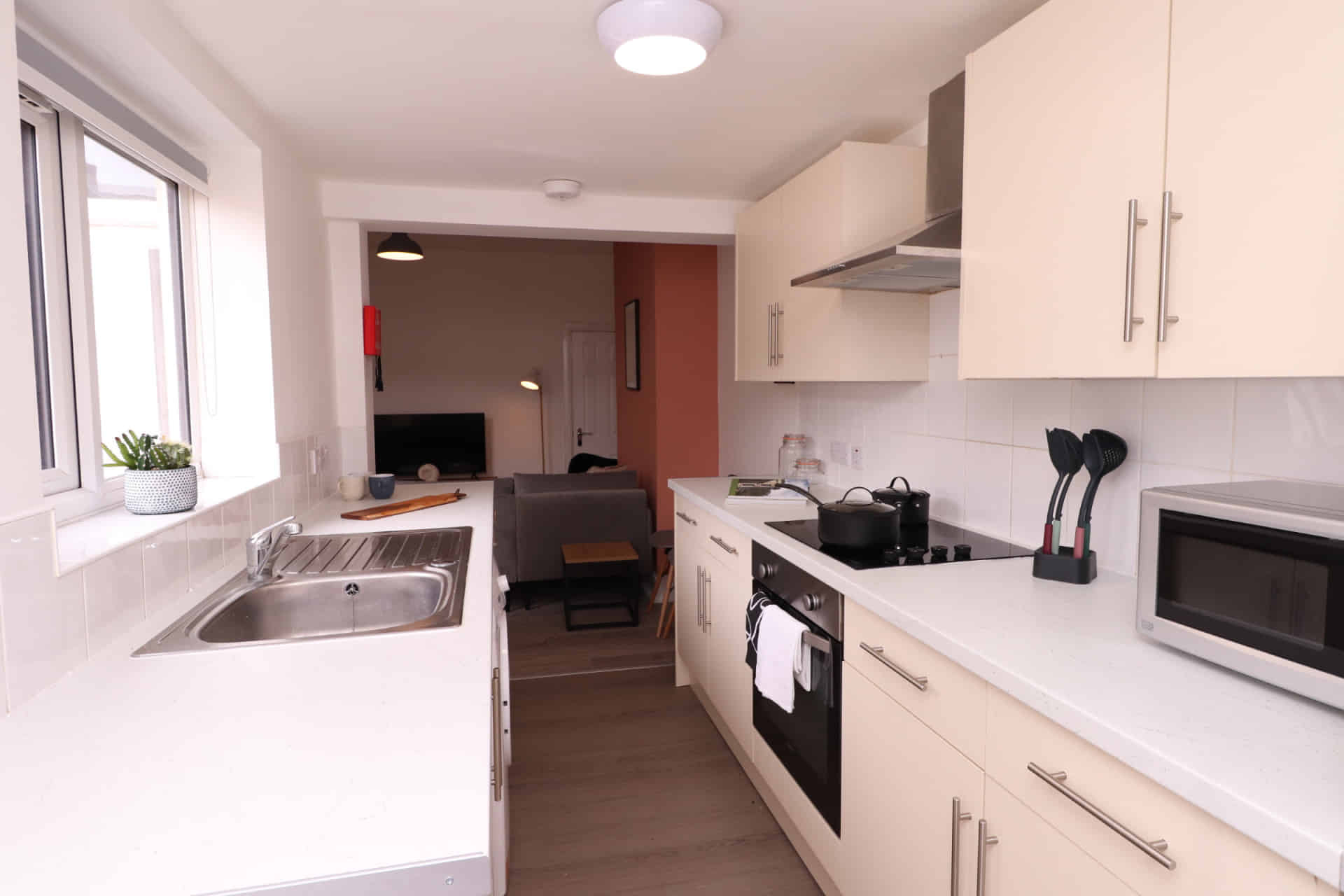 Room in a 4 Bedroom Apartment, 77 Saxony Rd, Liverpool L7 8RU - Liverpool, England, United Kingdom - 4 Bedroom 2 Bathroom Apartment - 1 - Kitchen