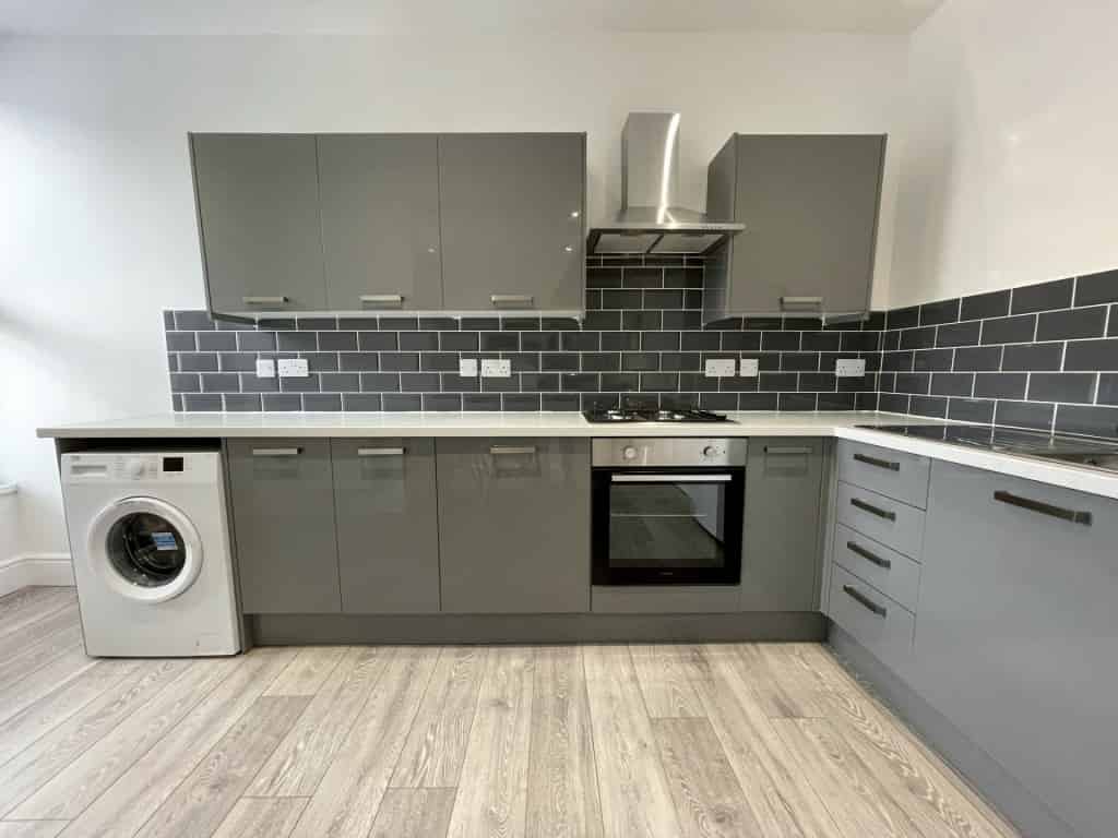 2 Bedroom 2 Bathroom Apartment - 2 - Bathroom?w=400&h=260&fit=crop&q=40&auto=format&trim=auto