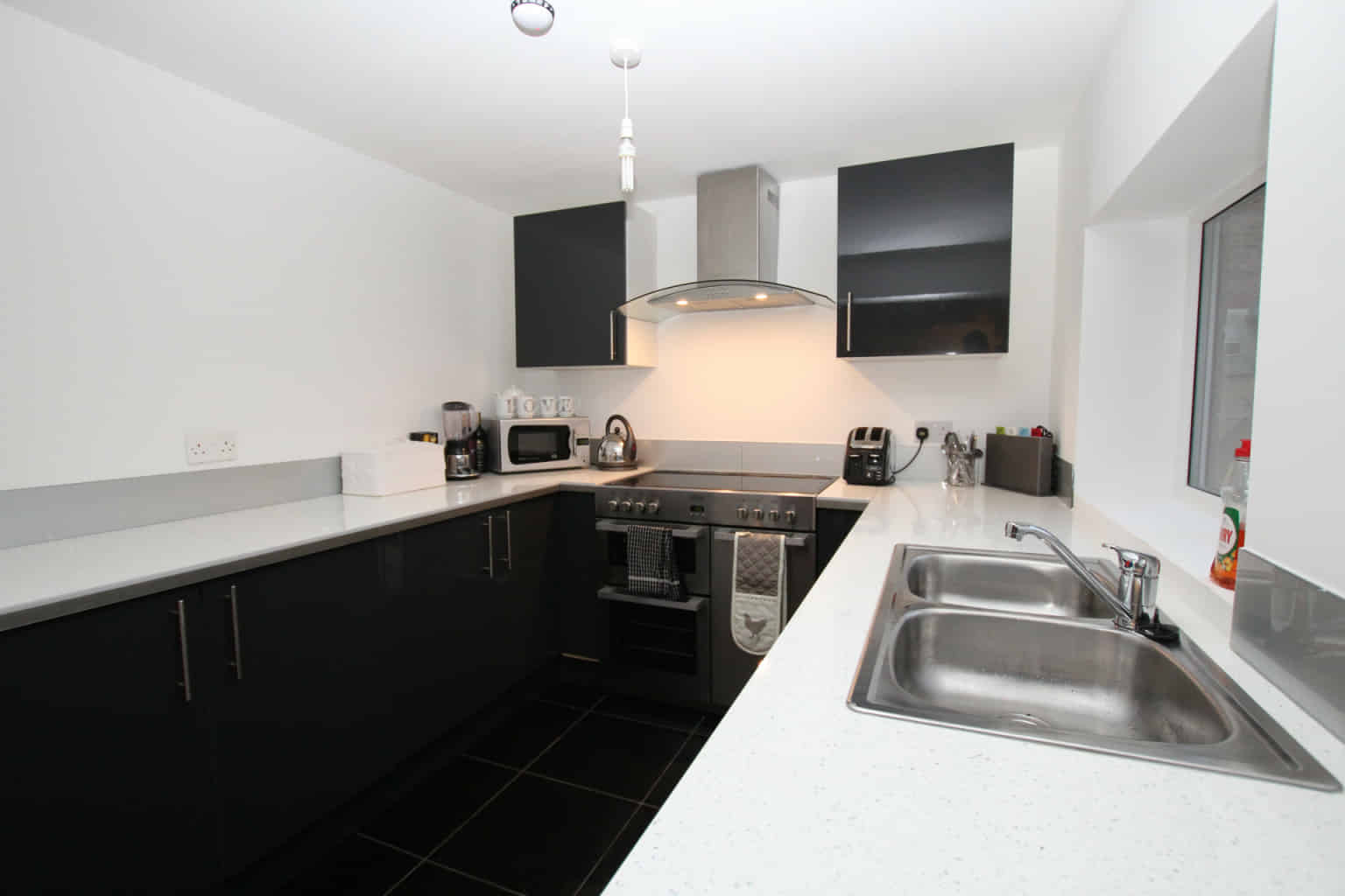 Room in a 5 Bedroom Apartment, 2 Crofton St, Manchester M14 4DX - Manchester, England, United Kingdom - 5 Bedroom 2 Bathroom Apartment - 1 - Kitchen