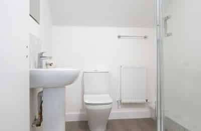 Room in a 3 Bedroom Apartment, 331 Dickenson Rd, Manchester M13 0NR - Manchester, England, United Kingdom - 3 Bedroom 1 Bathroom Apartment - 1 - Bathroom