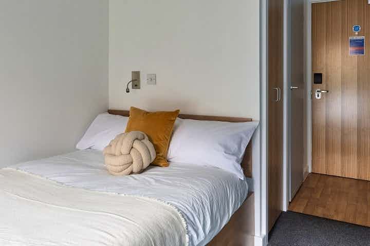 Accessible Gold En-suite - Bedroom